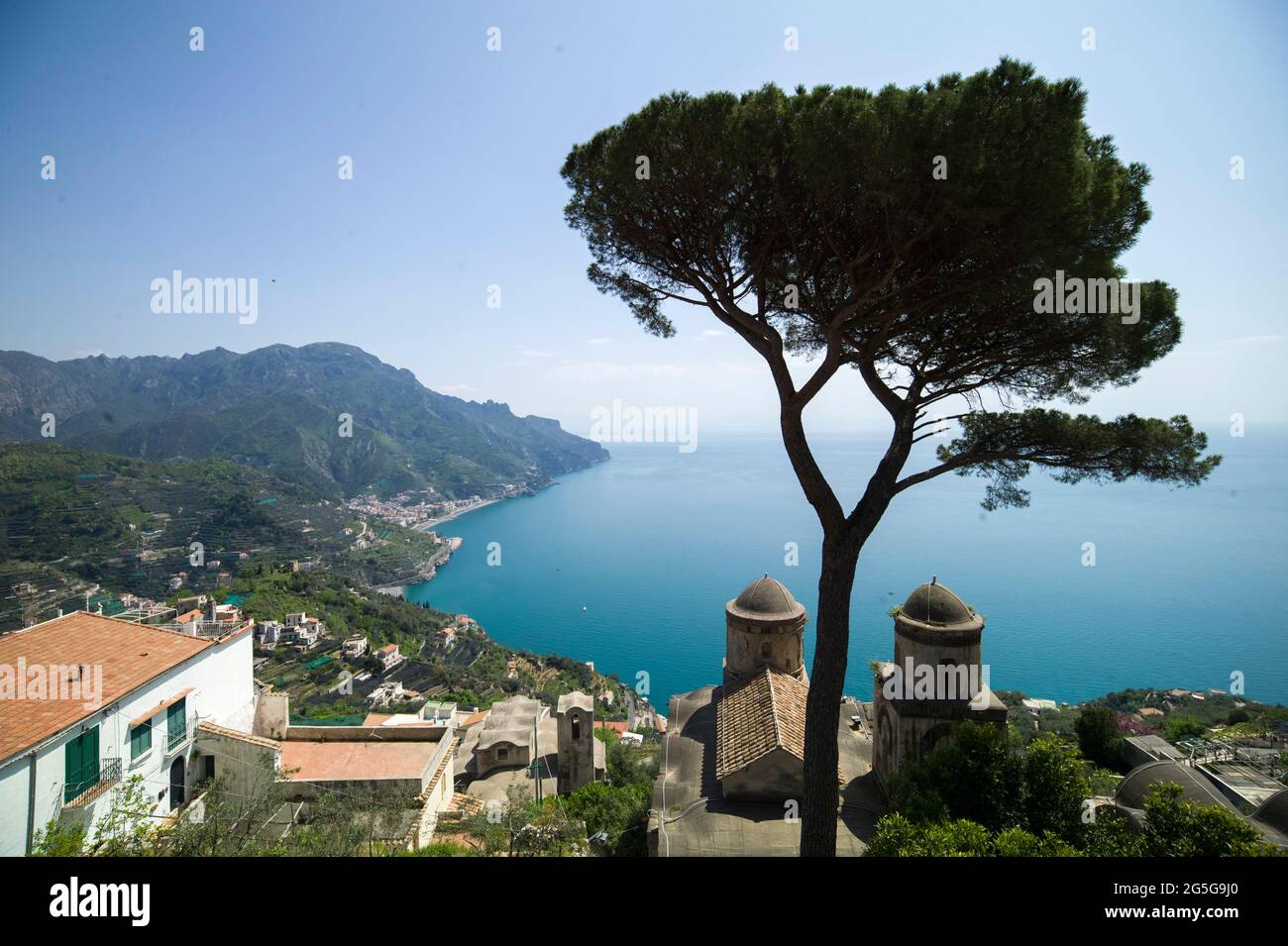 Villa vista mare hi-res stock photography and images - Alamy