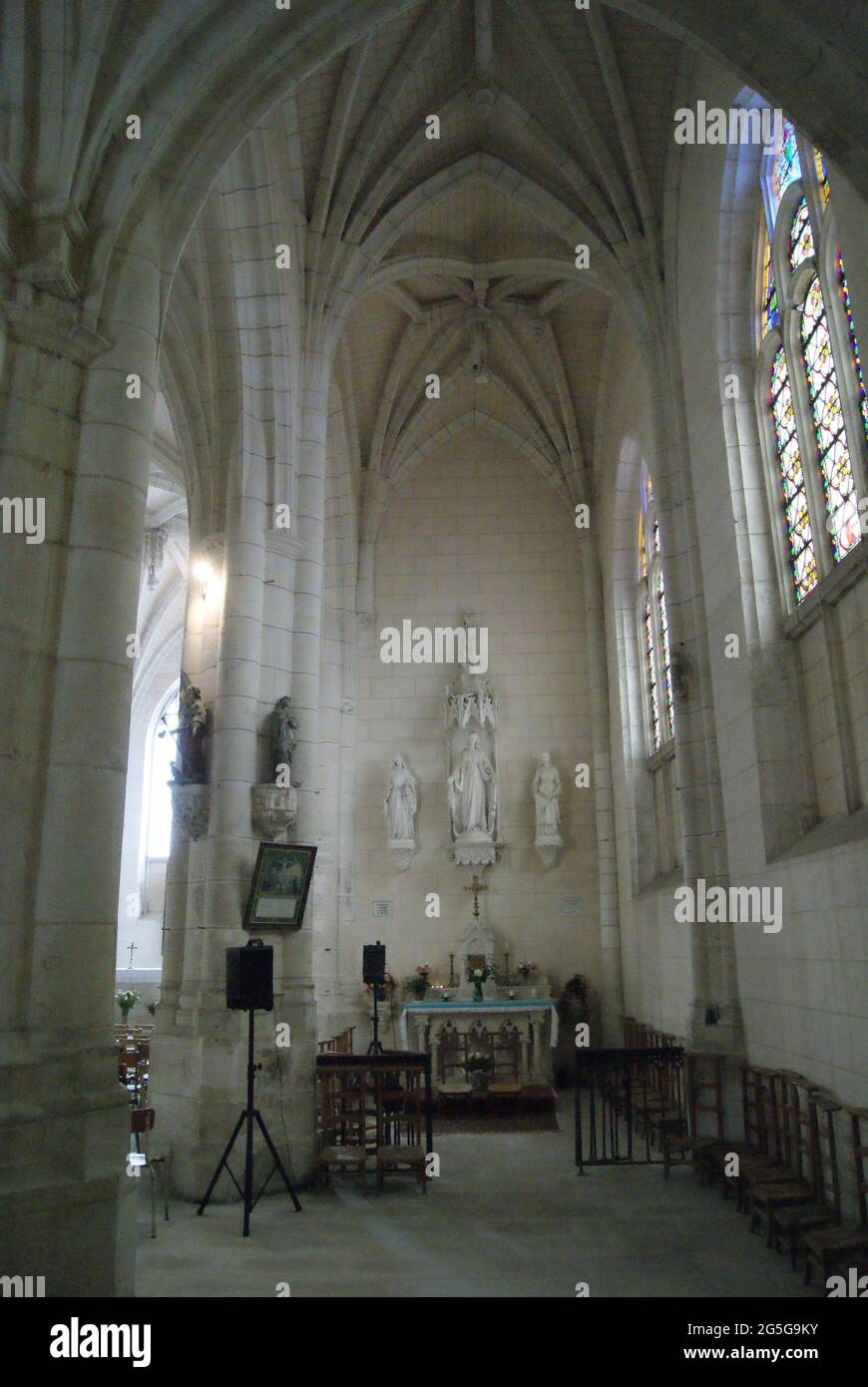 Intérieur de l'église d'Avrolles,Yonne,France. Stock Photo