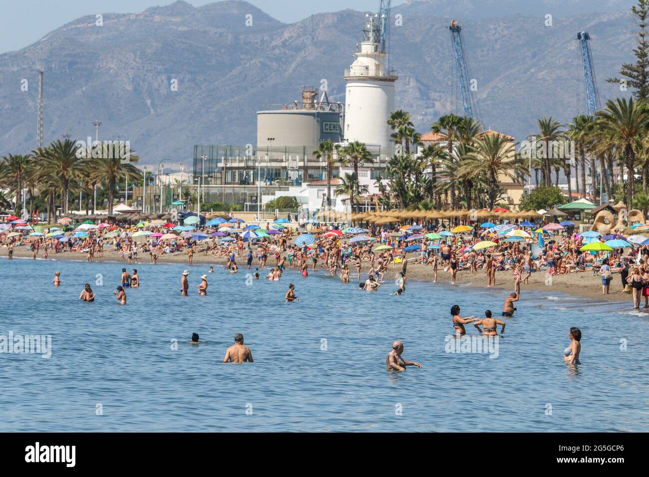 June 27, 2021: une 27, 2021 (Malaga) The beaches of Malaga were very  crowded during the morning of this Sunday. However, from the afternoon the  terral is raising the temperatures in different