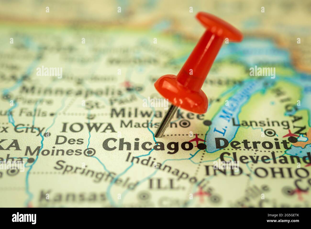 Location Chicago city in Illinois, map with red push pin pointing close