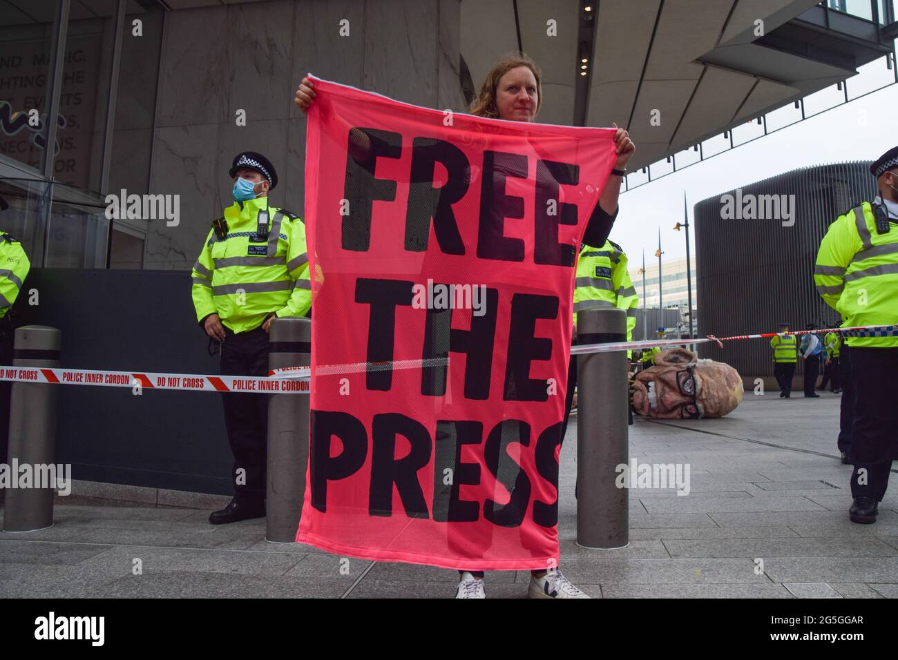 London, United Kingdom. 27th June 2021. A demonstrator outside News UK during the Free The Press protest. Extinction Rebellion demonstrators marched from Parliament Square to News UK headquarters, owned by Rupert Murdoch, in London Bridge, in protest of misinformation, corruption, and the inaccurate and insufficient coverage of the climate crisis by Murdoch's newspapers. (Credit: Vuk Valcic / Alamy Live News) Stock Photo