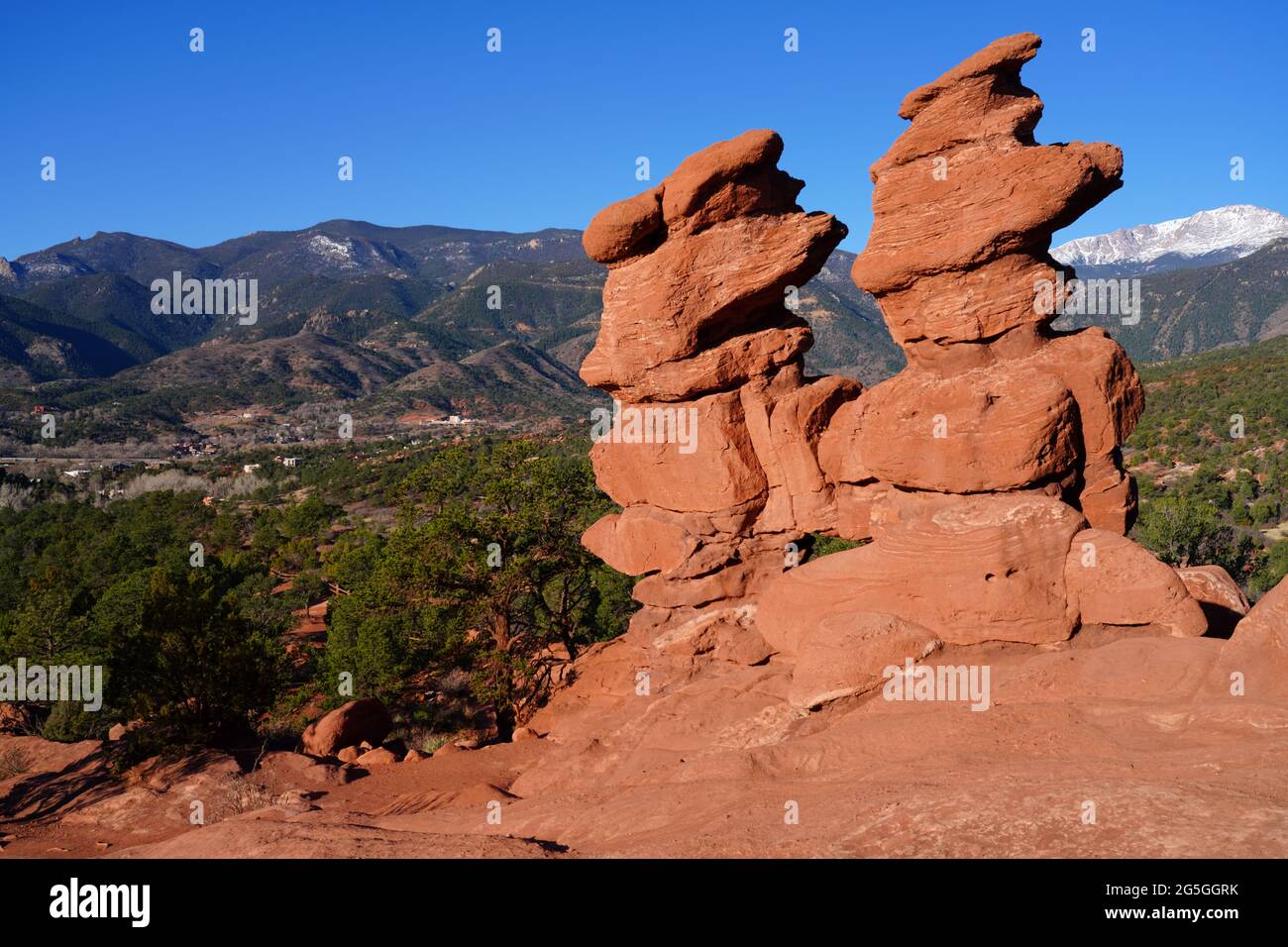 View Of Pikes Peak Through The Hole In The Siamese Twins Red Rock Formation In The Garden Of The Gods Park In Colorado Springs Colorado United State Stock Photo Alamy