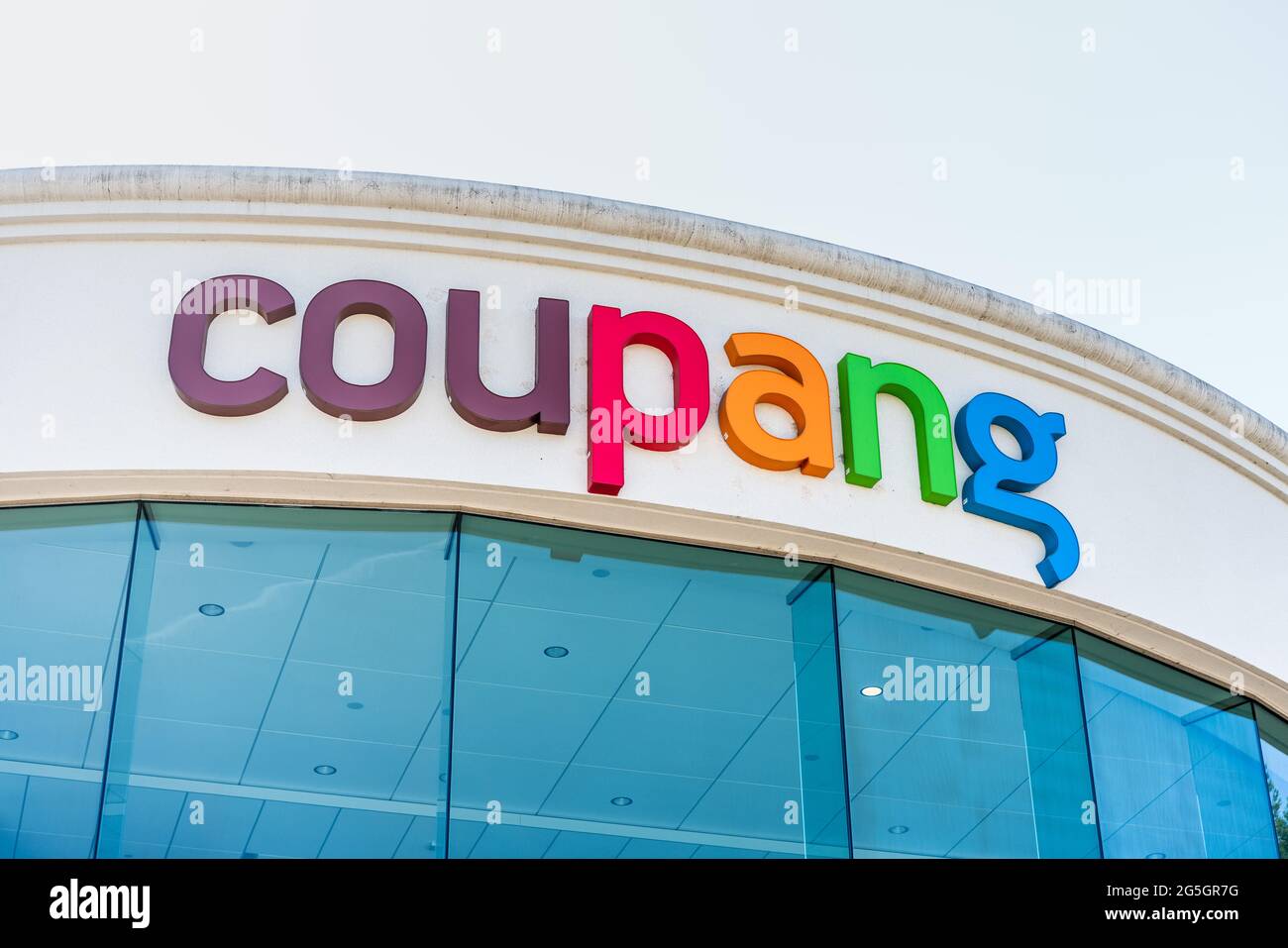 Sep 26, 2020 Mountain View / CA / USA - Coupang logo at their headquarters in Silicon Valley; Coupang Corporation is a South Korean e-commerce company Stock Photo