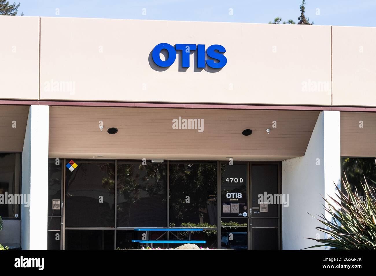 Sep 26, 2020 Santa Clara / CA / USA - Otis headquarters in Silicon Valley; Otis Worldwide Corporation is an American company that develops elevators, Stock Photo