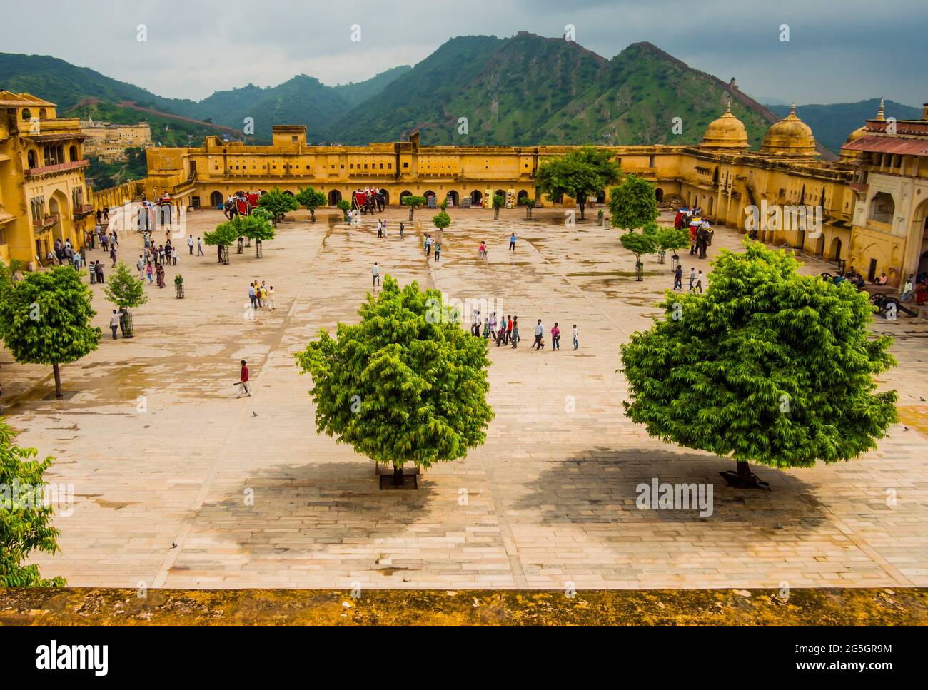 Jaipur india amer fort stairs hi-res stock photography and images - Alamy