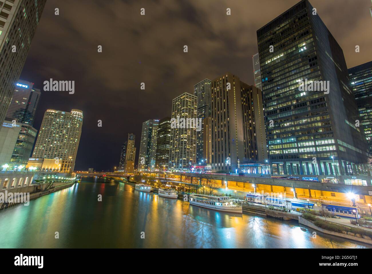 Chicago's Magnificent Mile, Michigan Avenue, at Night Stock Photo - Alamy