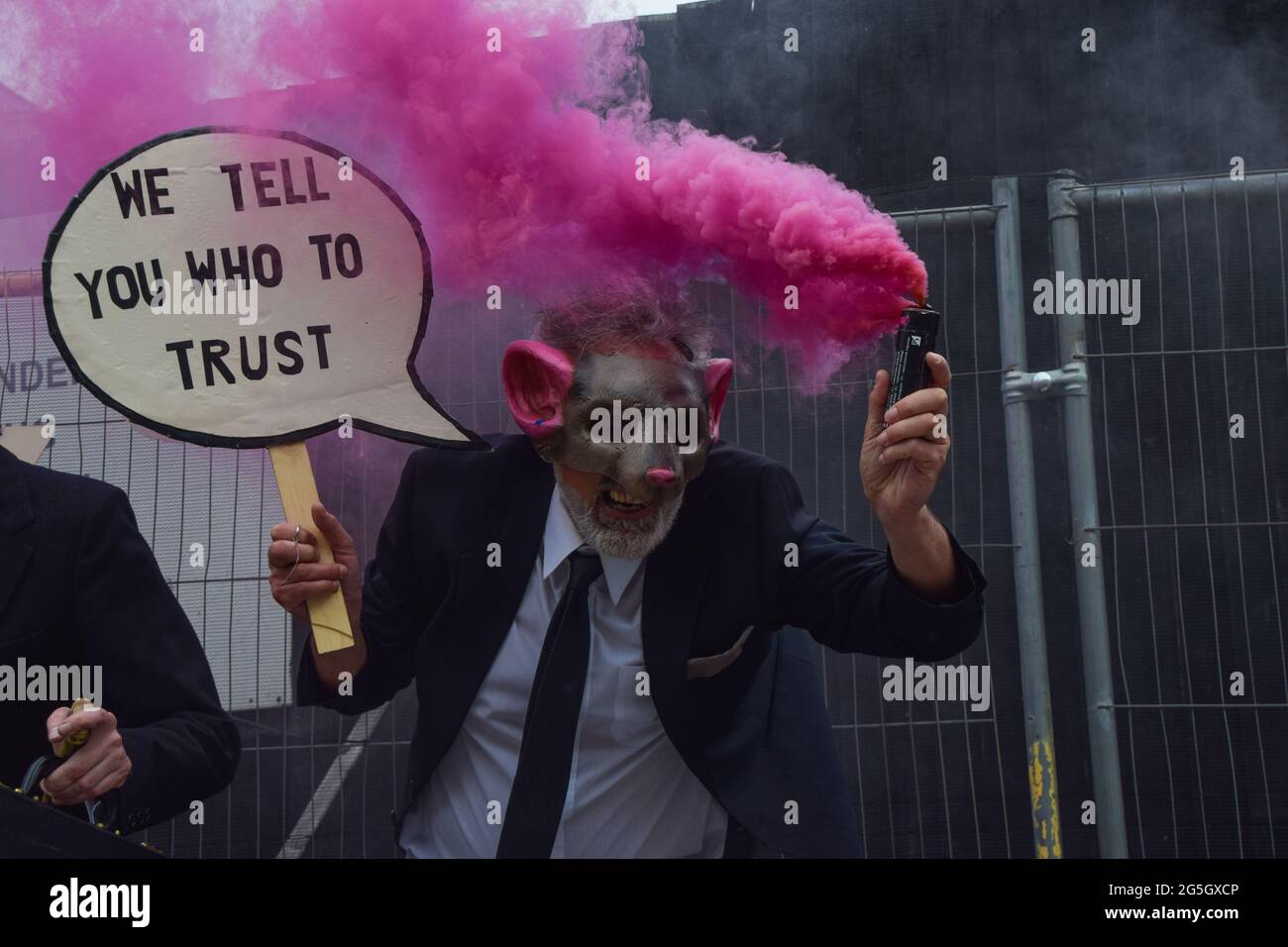 London, United Kingdom. 27th June 2021. Demonstrators at the Free The Press protest in central London. Extinction Rebellion demonstrators marched from Parliament Square to News UK headquarters, owned by Rupert Murdoch, in protest of misinformation, corruption, and the inaccurate and insufficient coverage of the climate and environmental crisis by several major UK newspapers owned by billionaires. (Credit: Vuk Valcic / Alamy Live News) Stock Photo