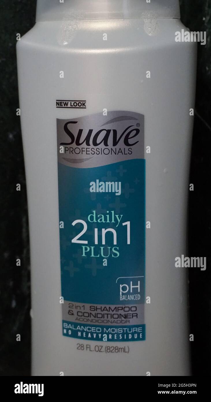 Suave Professionals Daily 2 in 1 Shampoo plus Conditioner (ph balanced  Stock Photo - Alamy