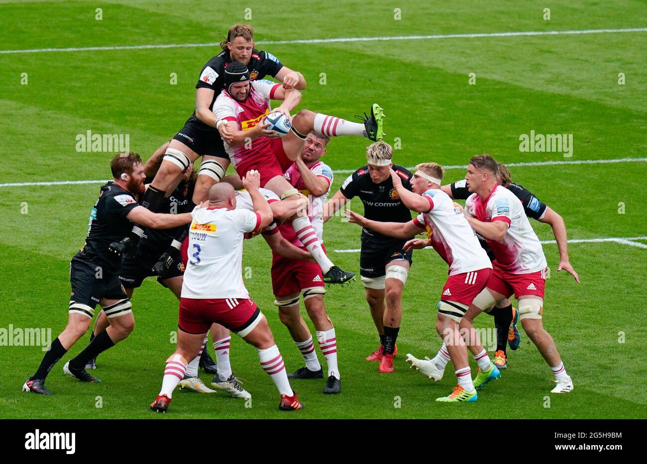 Exeter Chiefs lock Jonny Hill competes for a line out with Harlequins  lock Matt Symons during the Gallagher Premiership Rugby Final, Exeter Chiefs -V Stock Photo
