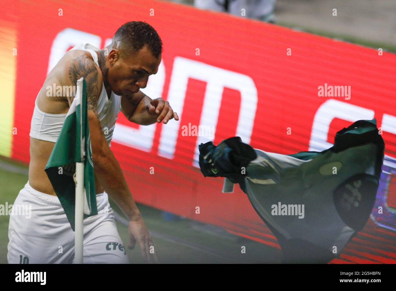 Luiz Otavio of Bahia Celebrates his goal (1-1) during the Brazilian  National league (Campeonato Brasileiro) football match between Palmeiras v  Bahia at Allianz Parque formerly known as Palestra Italia in Sao Paulo