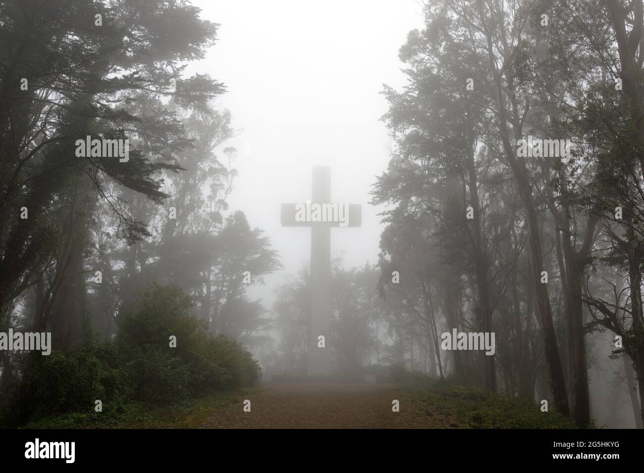 Foggy summer day over the cross at the top of Mt Davidson, the highest point in San Francisco, CA. Stock Photo