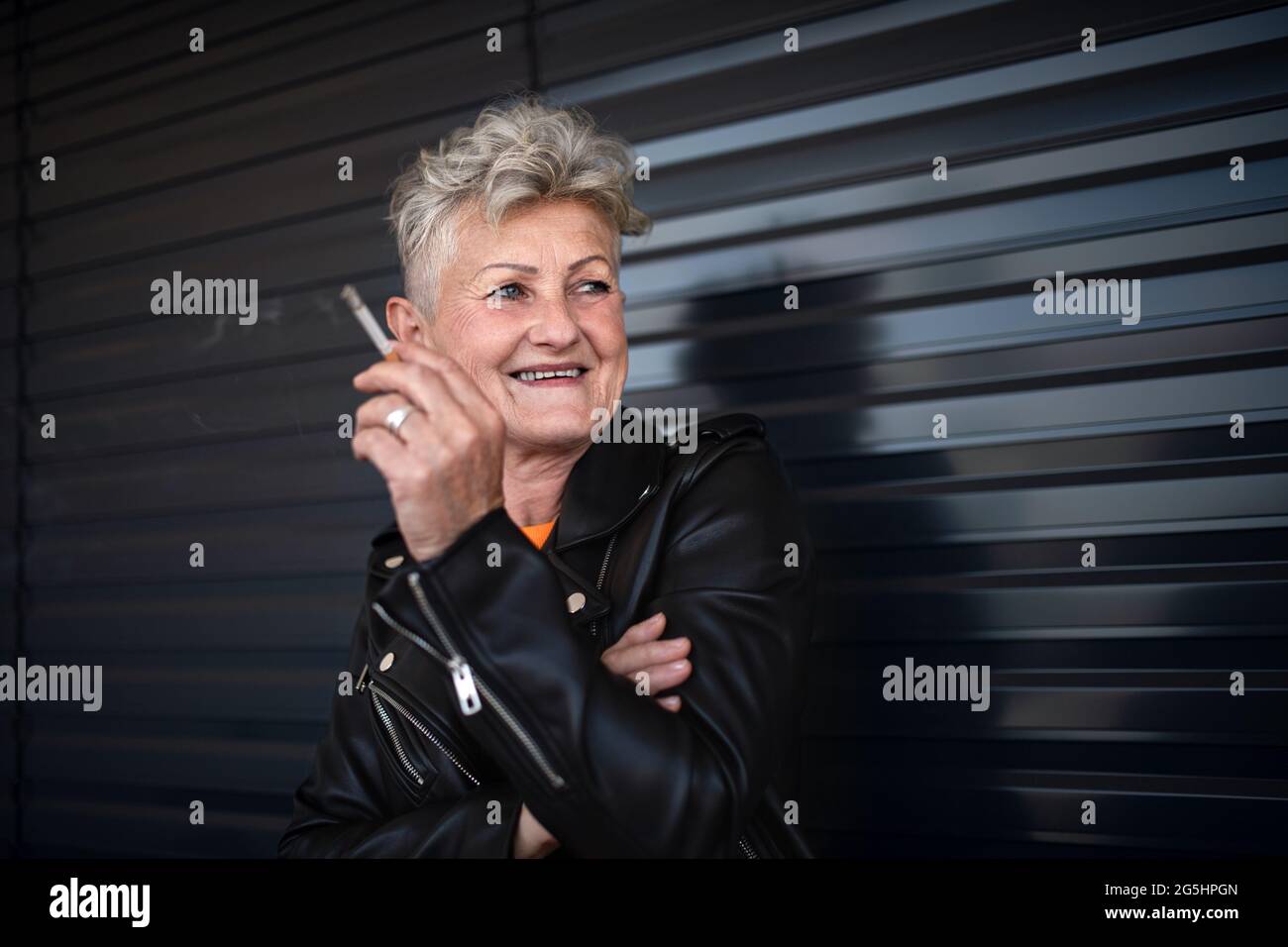 Senior black woman portrait hi-res stock photography and images - Alamy