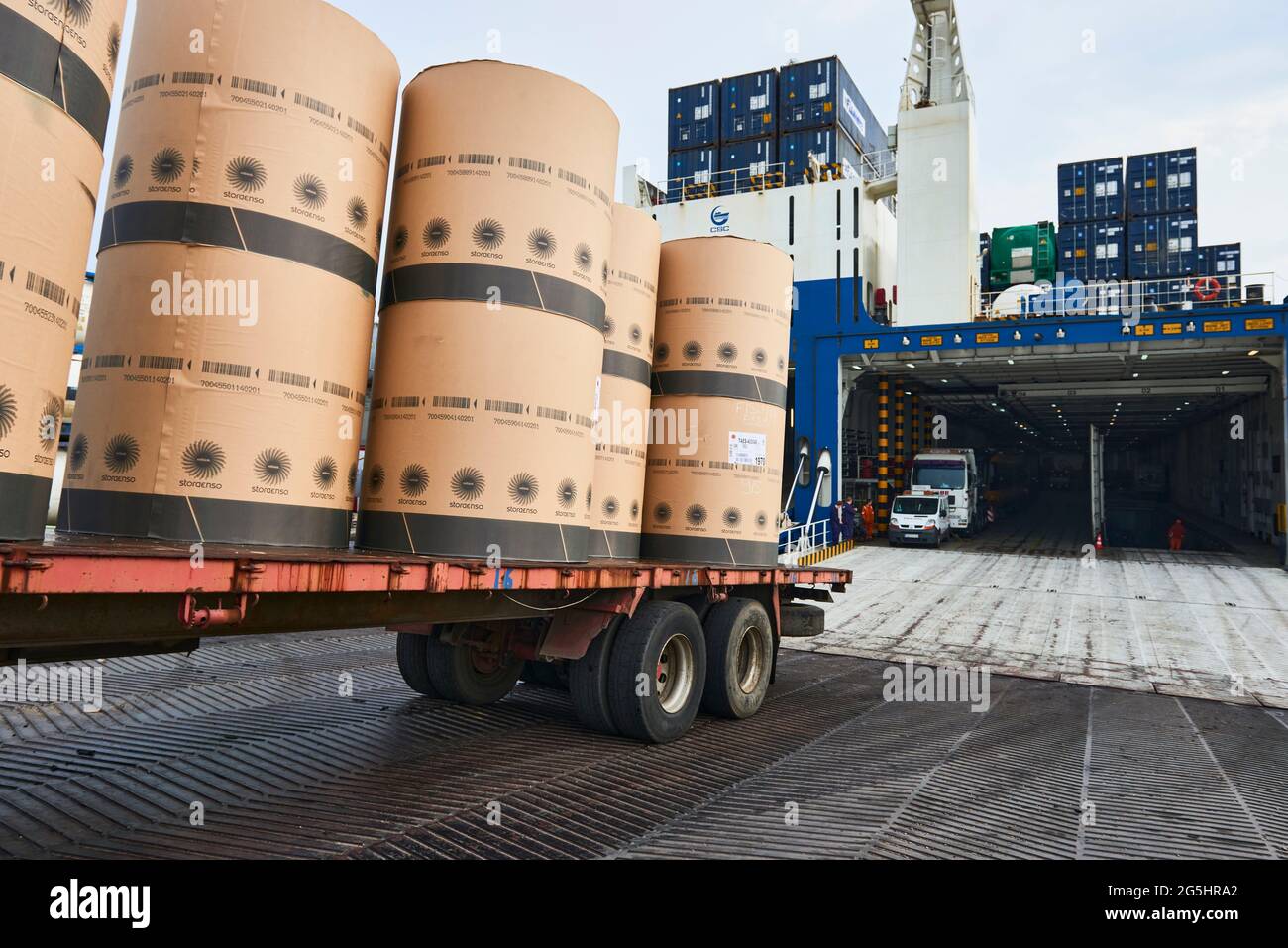 Lorry loading paper rolls to the vessel in the Port of Bilbao, Biscay,  Basque Country, Euskadi, Spain, Europe Stock Photo - Alamy