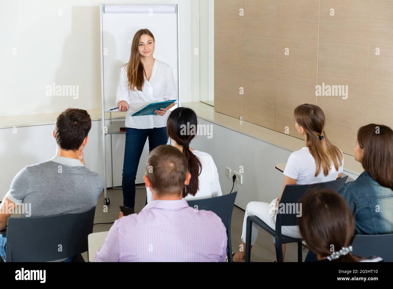 Presenting Team presenting business data hi-res stock photography and images - Alamy
