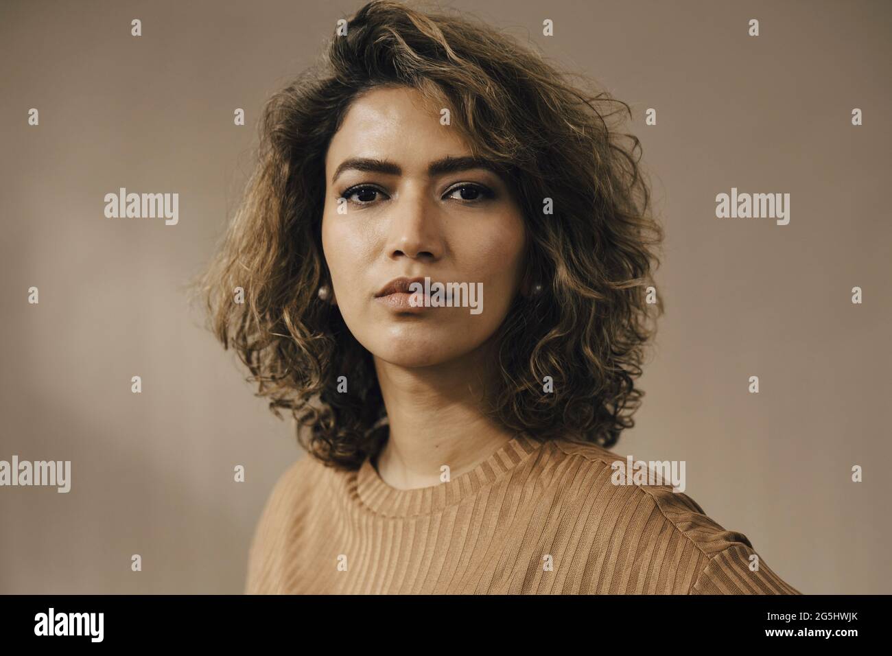 Curly hair woman studio hi-res stock photography and images - Alamy
