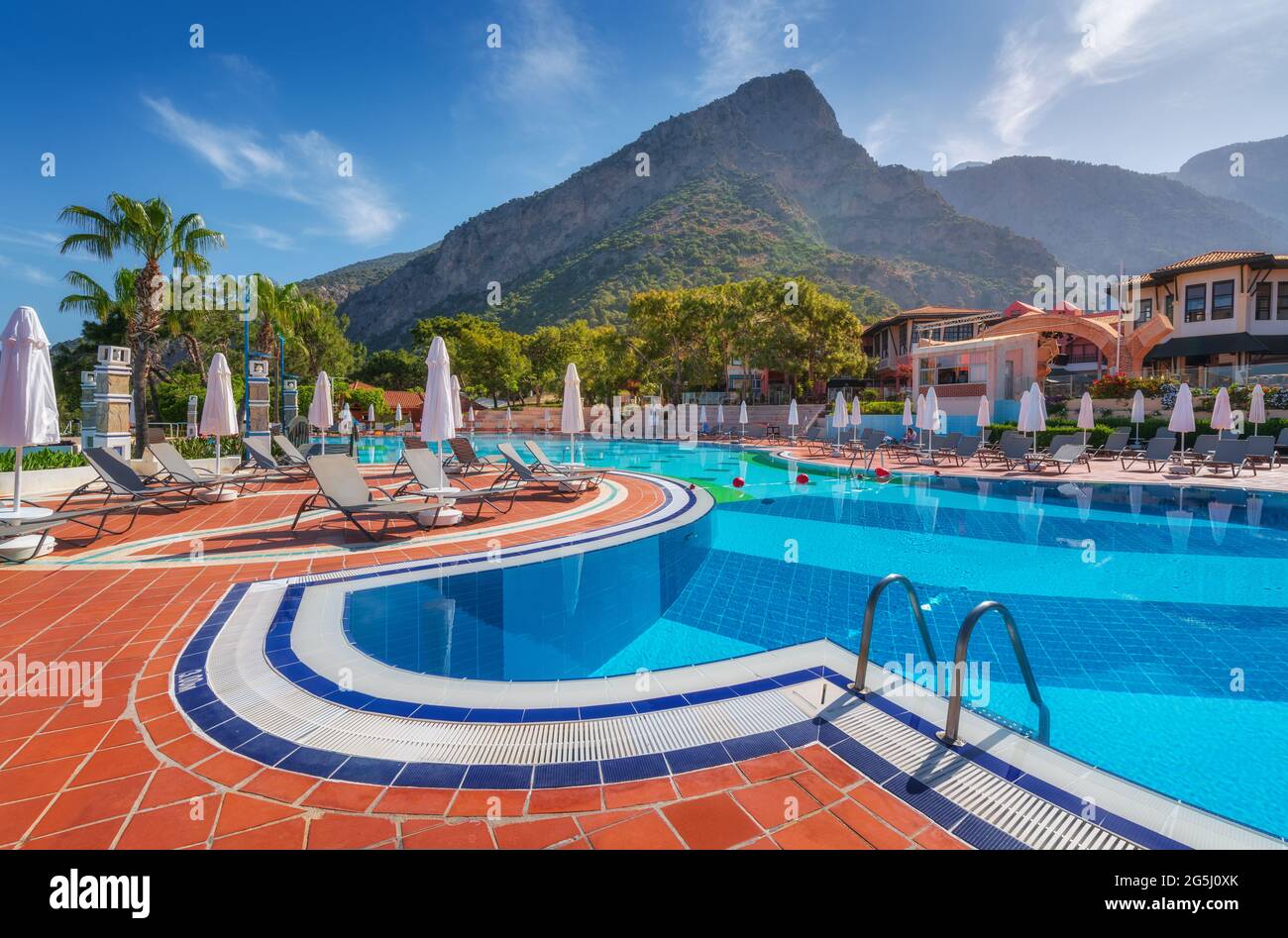Empty hotel swimming pool hi-res stock photography and images - Alamy