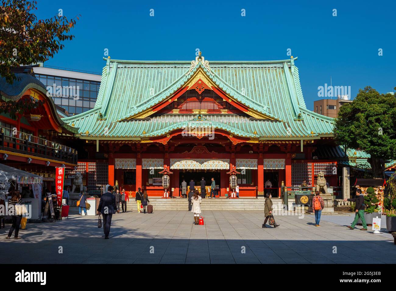 Shrine Complex The main building of Kanda Shrine complex in Tokyo Stock Photo - Alamy