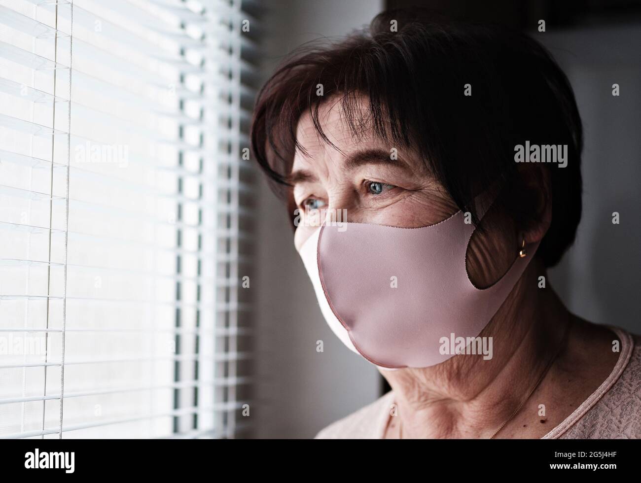 Elderly woman wearing a mask hi-res stock photography and images - Alamy