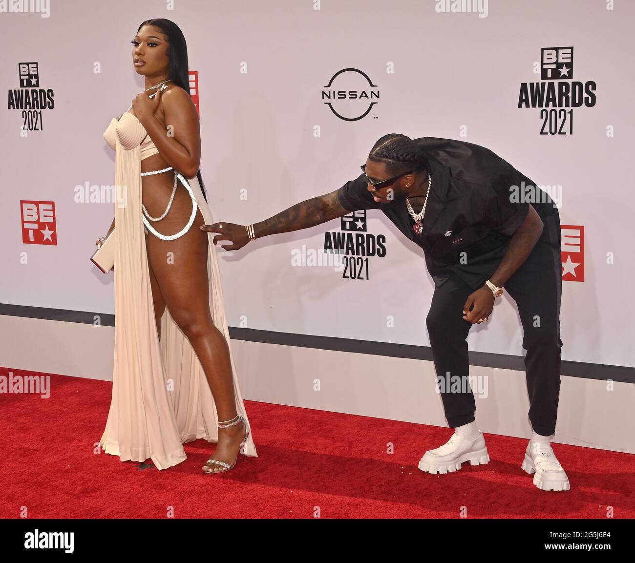 Megan Thee Stallion Et Son Mari L-R) Megan Thee Stallion and Pardison Fontaine arrives at the BET Awards  2021 held at the Microsoft Theater in Los Angeles, CA on Sunday, ?June 27,  2021. (Photo By Sthanlee B. Mirador/Sipa