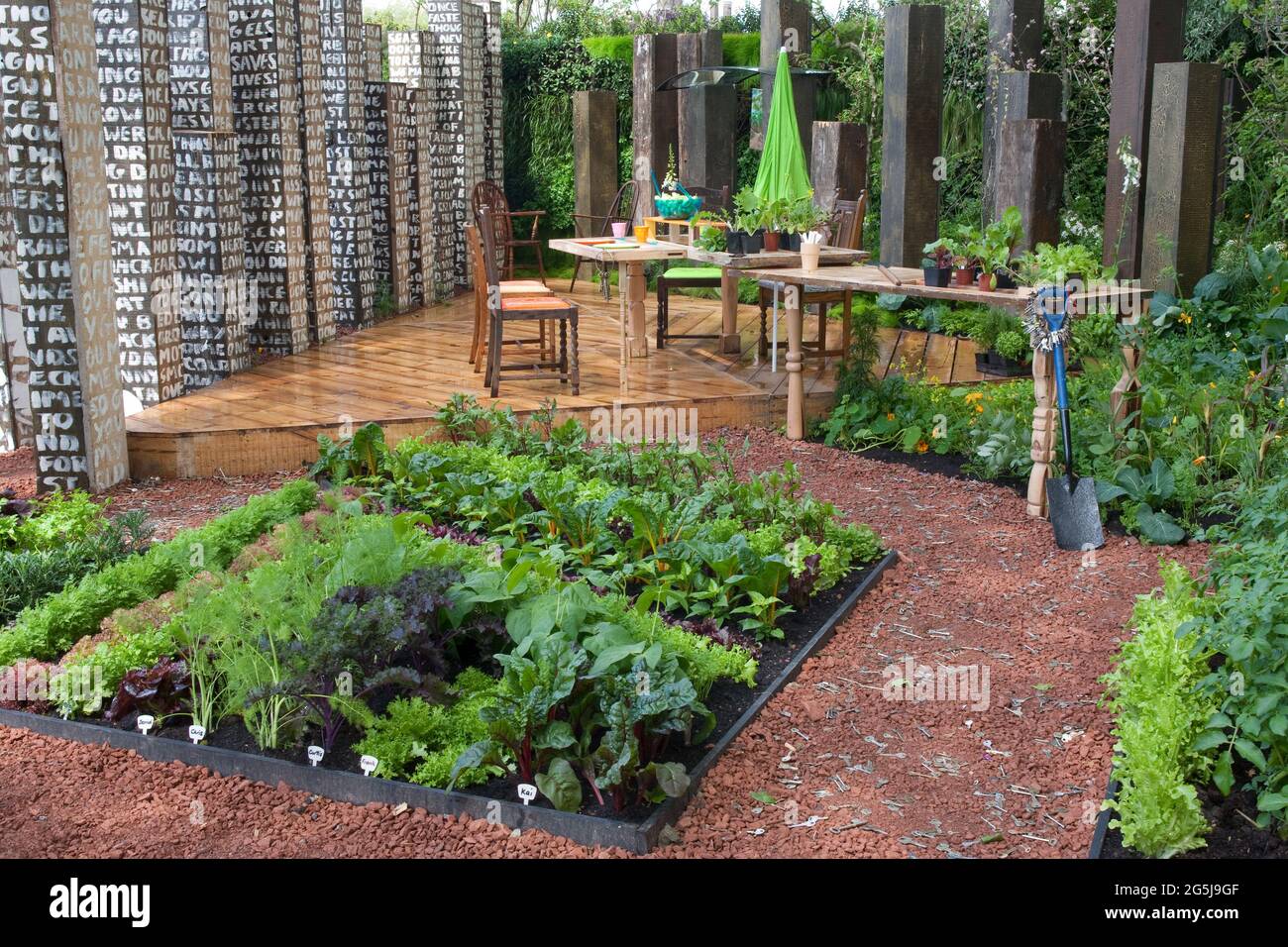 The Key' featuring a vegetable garden, decking and seating area made from recycled or sustainable sources. Designed by Paul Stone of the Eden Project and plants grown by homeless people and prisoners. Stock Photo