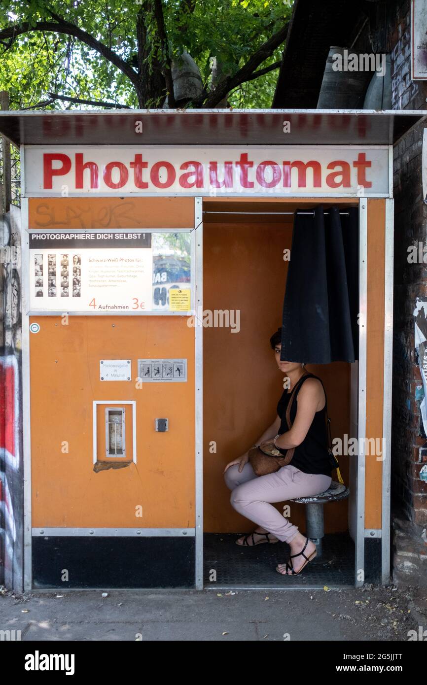 Berlin photo booth hi-res stock photography and images - Alamy
