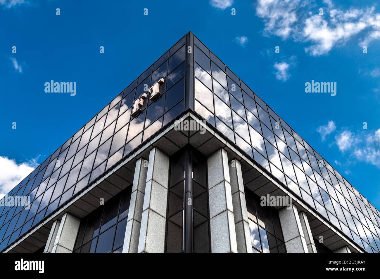Former Financial Times FT headquarters, One Southwark Bridge building, Bankside, London, UK Stock Photo