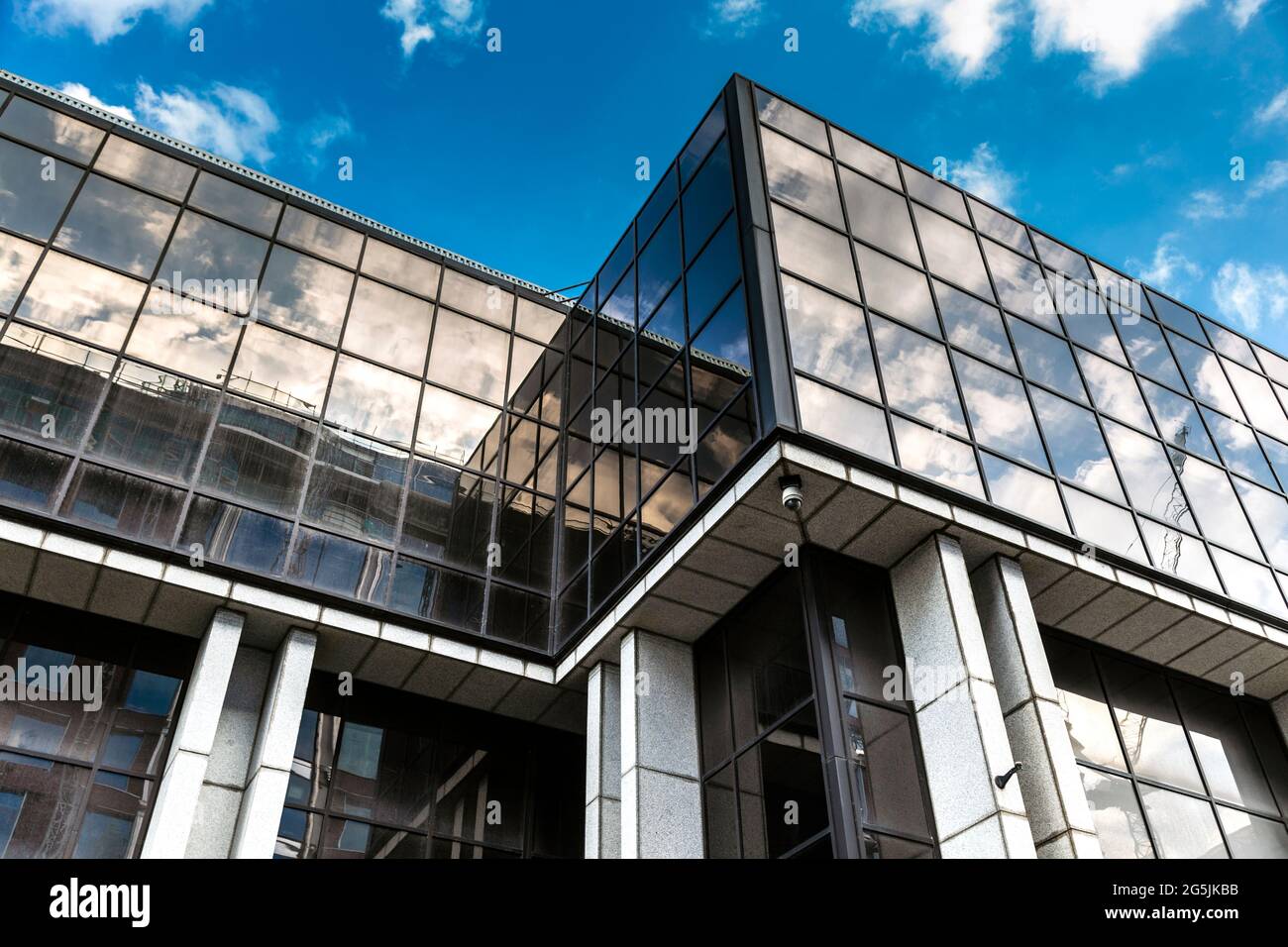 Former Financial Times FT headquarters, One Southwark Bridge building, Bankside, London, UK Stock Photo