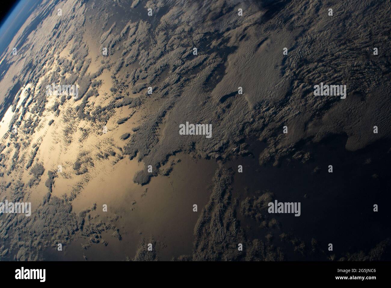High-Quality International Space Station Observes An Unknown Phenomenon 55 Miles Above Earth Abstract for Desktop High-Quality International Space Station Observes An Unknown Phenomenon 55 Miles Above Earth Abstract for Desktop