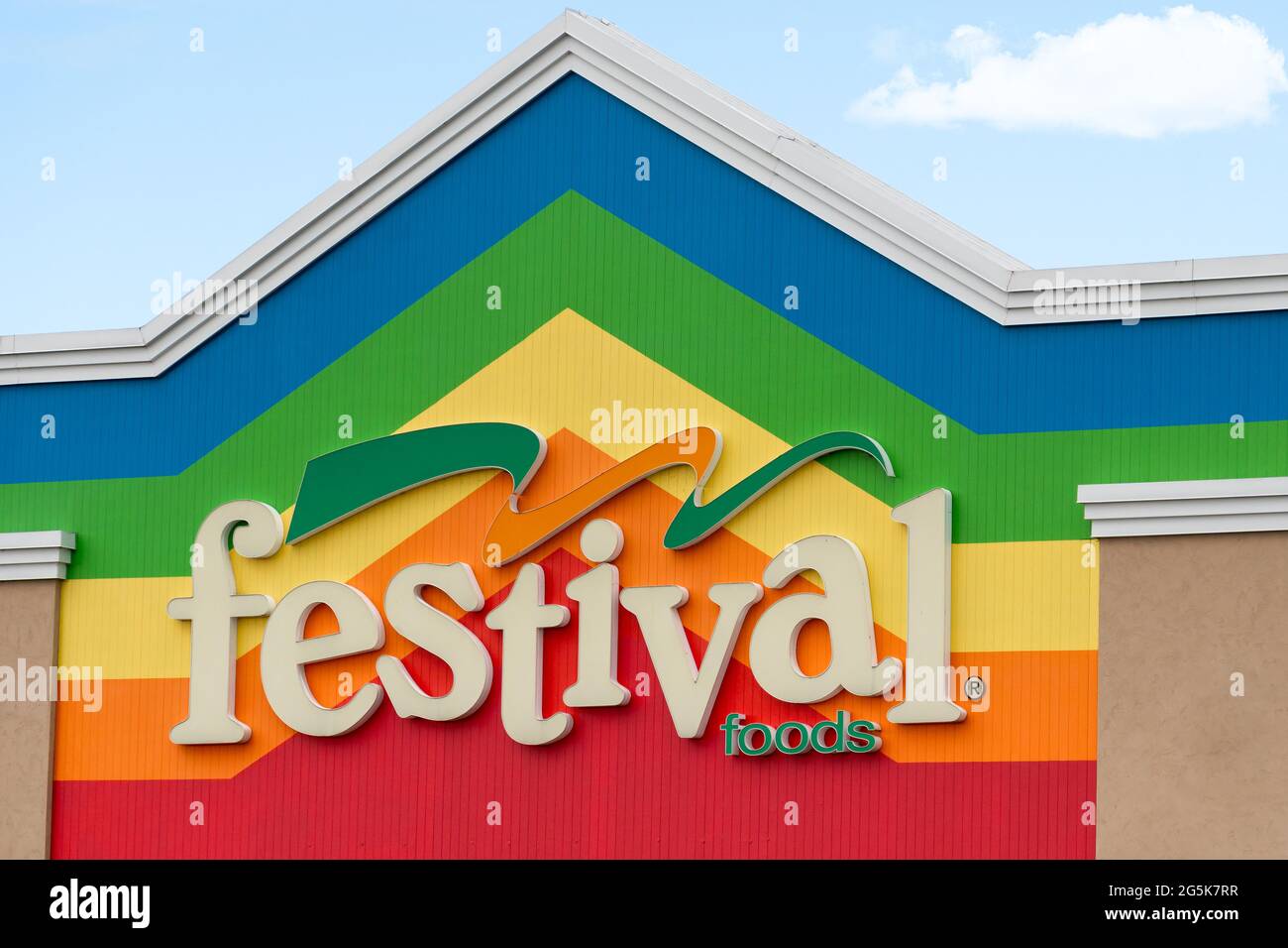 GREEN BAY, WI,USA JUNE 22, 2021 Festival Foods retail grocery store