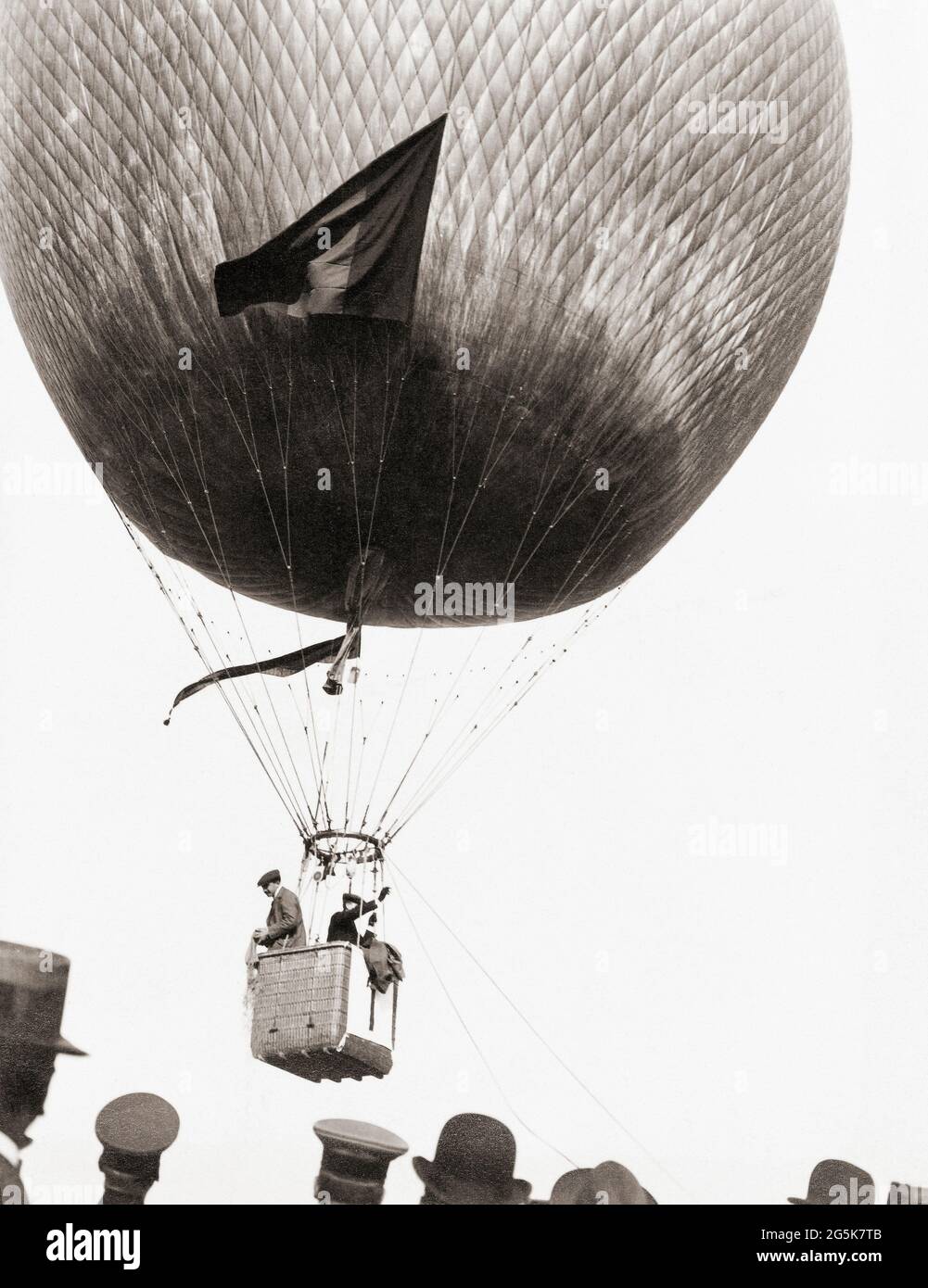 The Third Gordon Bennett Balloon race in Berlin, Germany.  After a 1908 work by an anonymous photographer.  In 1906 James Gordon Bennett Jr. 1841 - 1918, funded the Gordon Bennett Cup in ballooning, an event still held.  Sportsman, playboy and businessman, Bennett is also remembered as the man who financed Stanley's trip to Africa to locate David Livingstone. Stock Photo