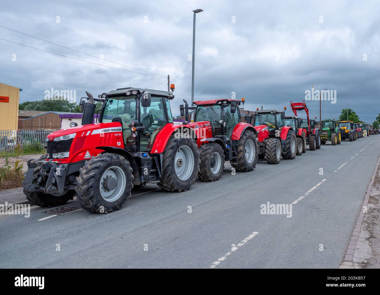 Massey ferguson tractors hires stock photography and images Alamy