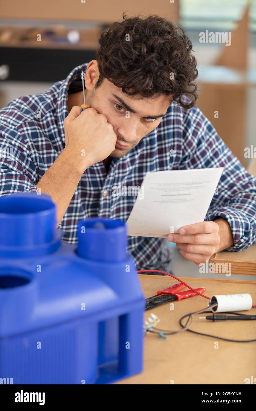 Repairer working hi-res stock photography and images - Alamy