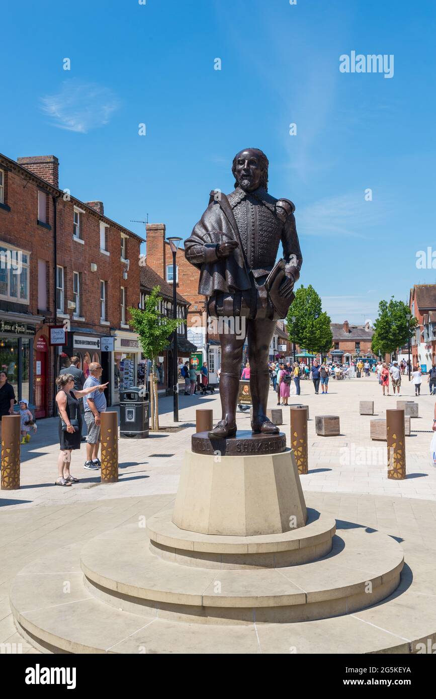 Large bronze statue of William Shakespeare on Henley Street in Stratford-upon-Avon, Warwickshire Stock Photo