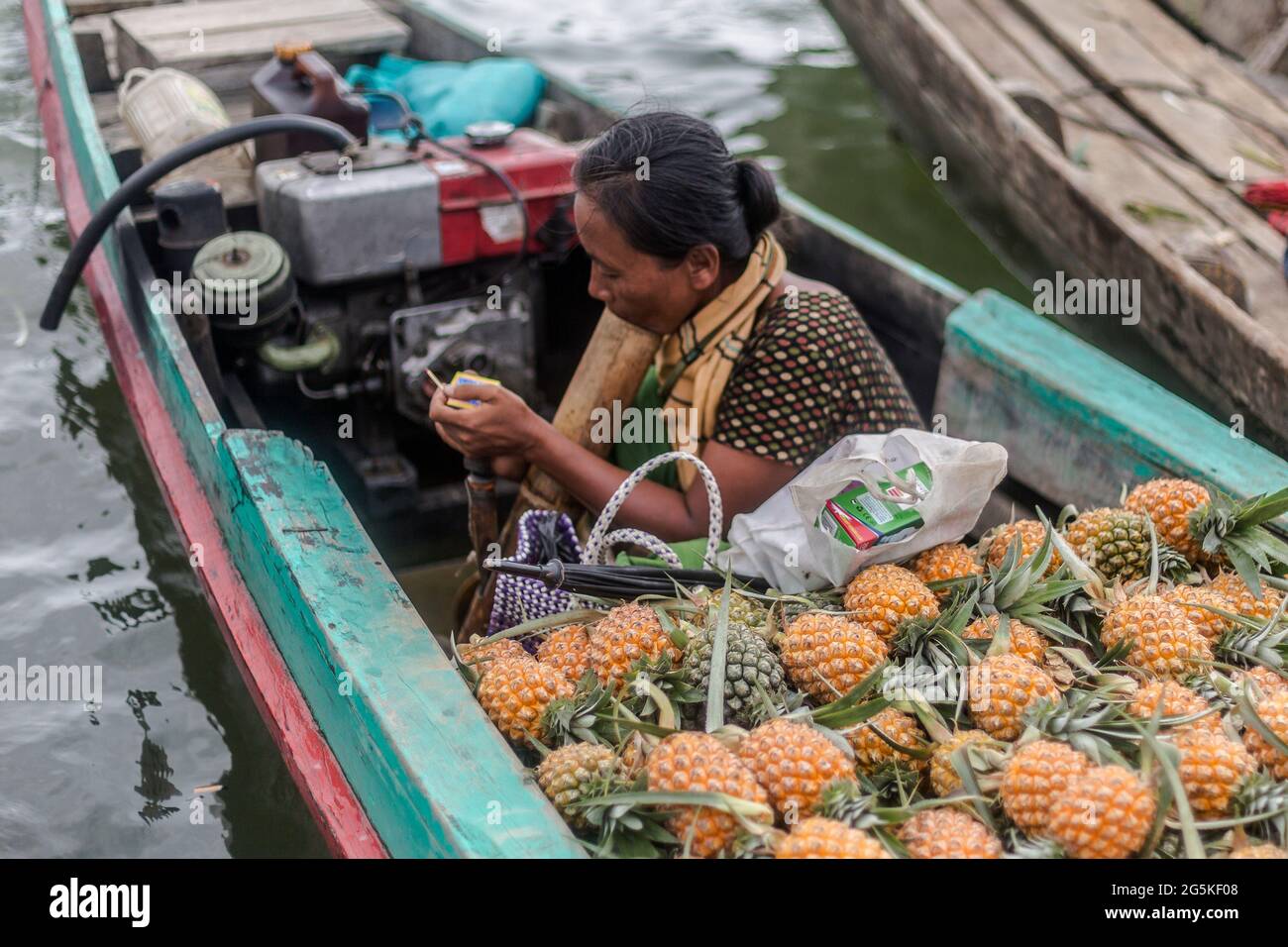 This is a floating market of seasonal fruits and vegetables at ‘SAMATA GHAT', Banorupa Bazar, Rangamati. The Tribal people sell their product every early morning at minimum price in a wholesale basis. The buyer bargaining the price before buy the goods. A single buyer buy the whole boat. The tribal people live in remote area of Rangamati hill tracks, where boat is the only means of communication. Some of the tribal seller come with family and stay until their goods sold. (Photo by Sanchayan Chowdhury/Pacific Press/Sipa USA) Stock Photo
