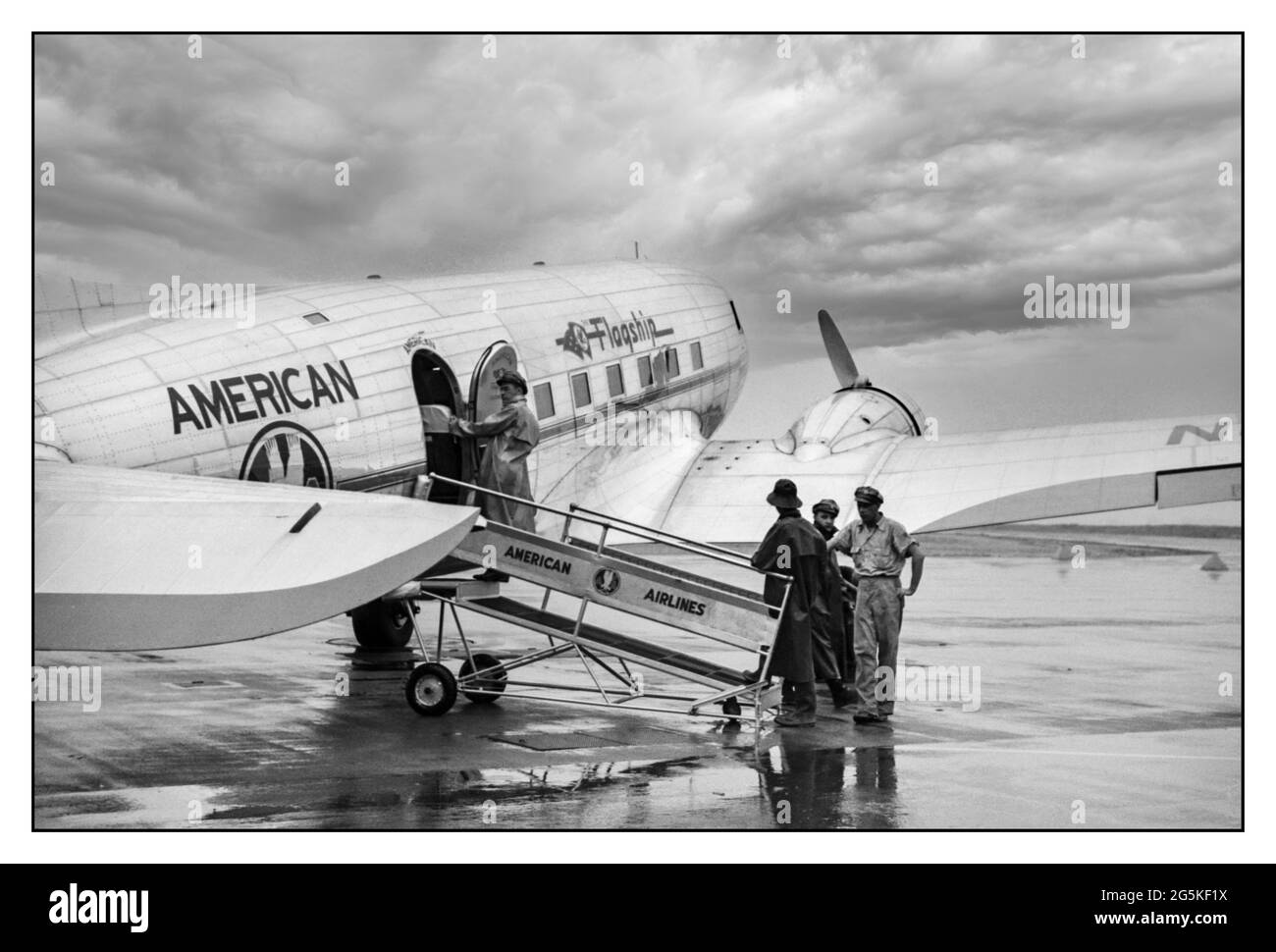 1940's AMERICAN AIRLINES WW2 ‘Flagship’ DC3 Propeller Aircraft Ground crew getting a plane ready to take off on a rainy day at municipal airport in Washington, D.C. USA Jack Delano photographer 1941 July.  United States--District of Columbia--Washington (D.C.) World War II Stock Photo