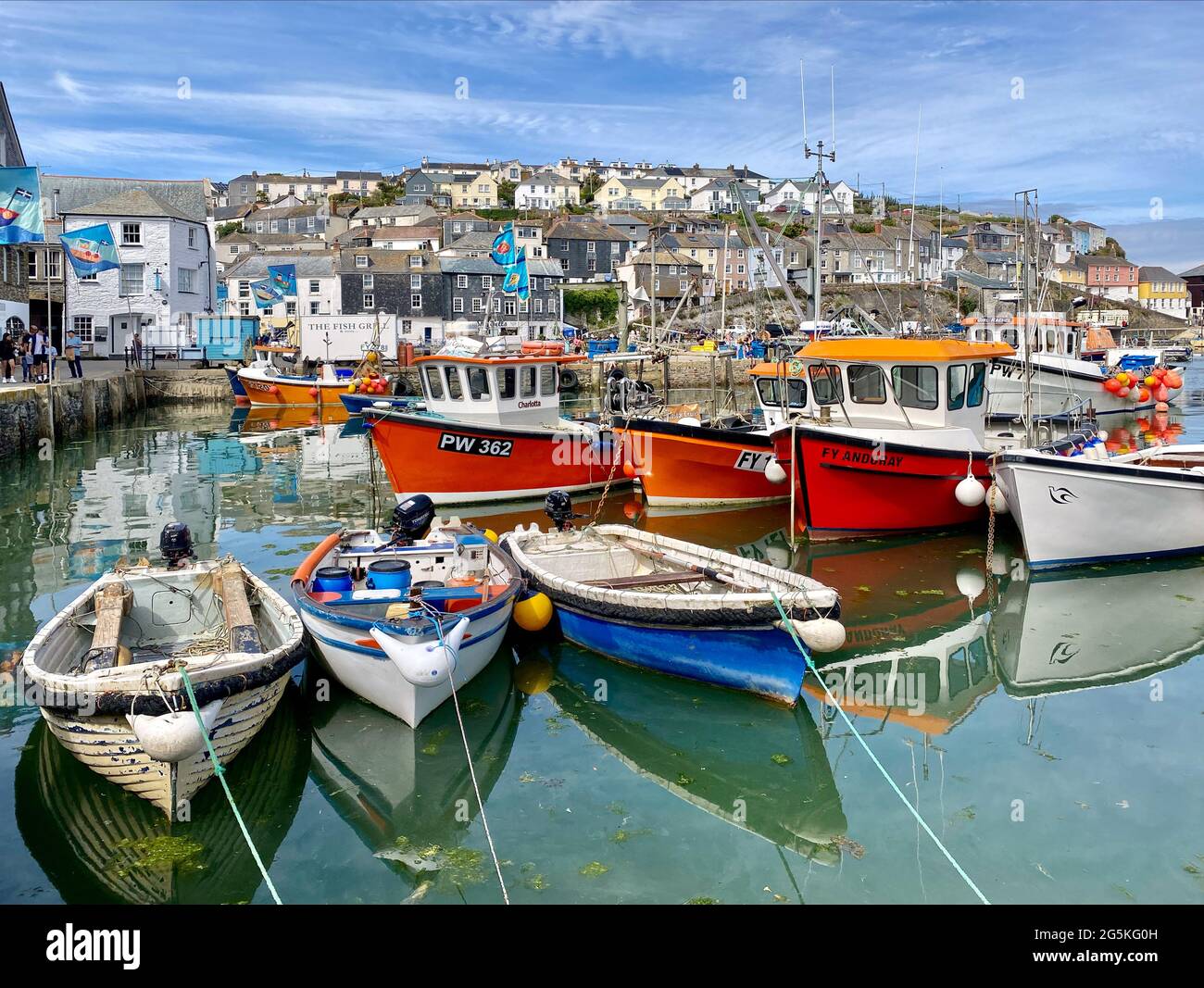 Small british fishing boats hi-res stock photography and images - Alamy