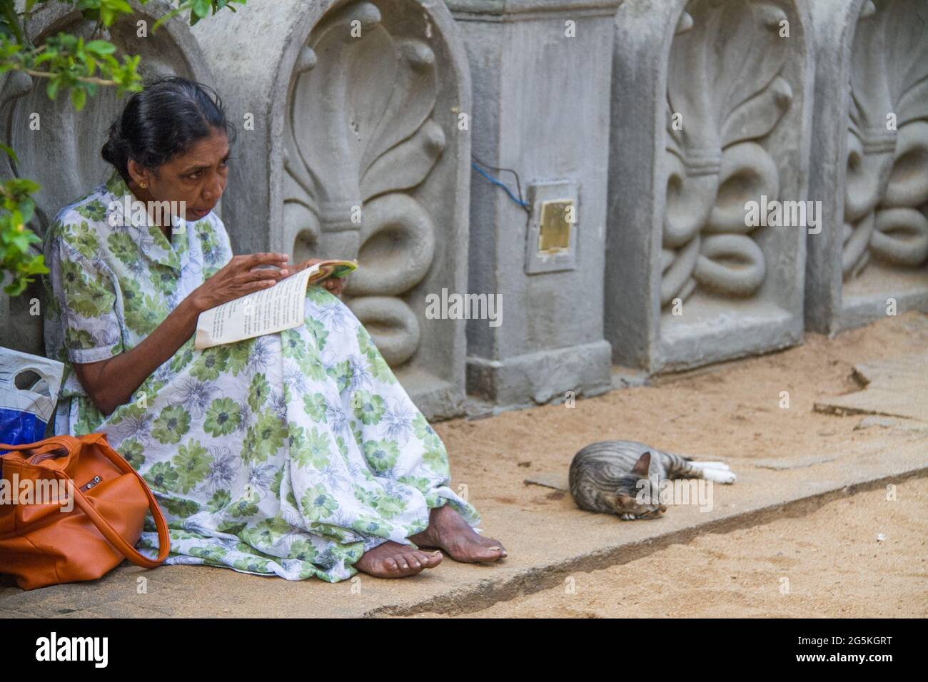 Women in Temple of Kelaniya, Sri Lanka Stock Photo