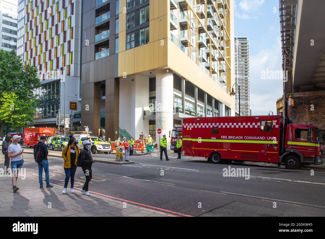 London fire brigade station hi-res stock photography and images - Alamy