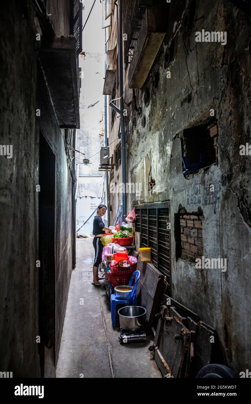 With A Back Alley As A Kitchen, A Cook Prepares A Pawn Entree Stock