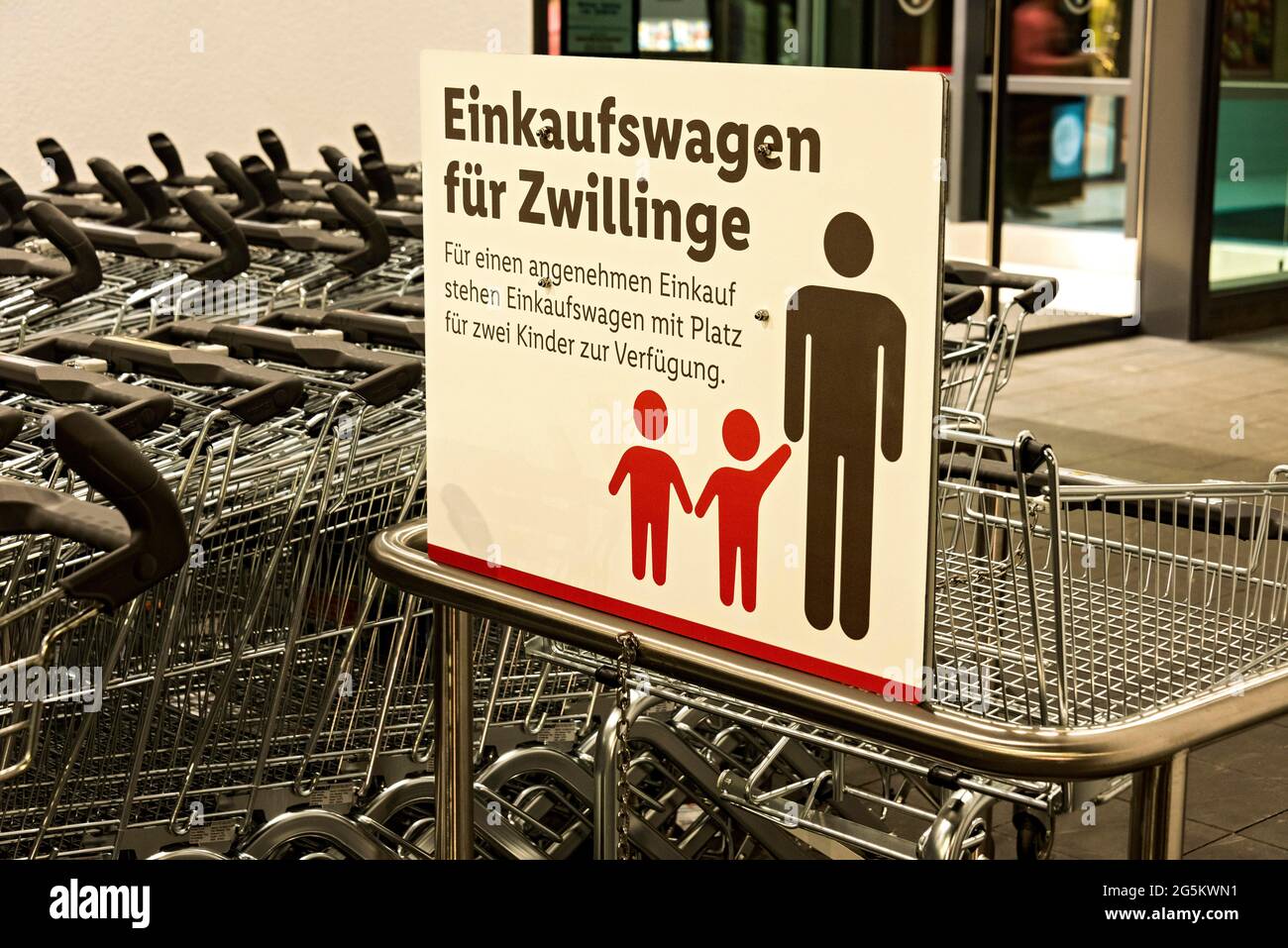 Page 2 - Lidl Shopping Trolley High Resolution Stock Photography and Images  - Alamy