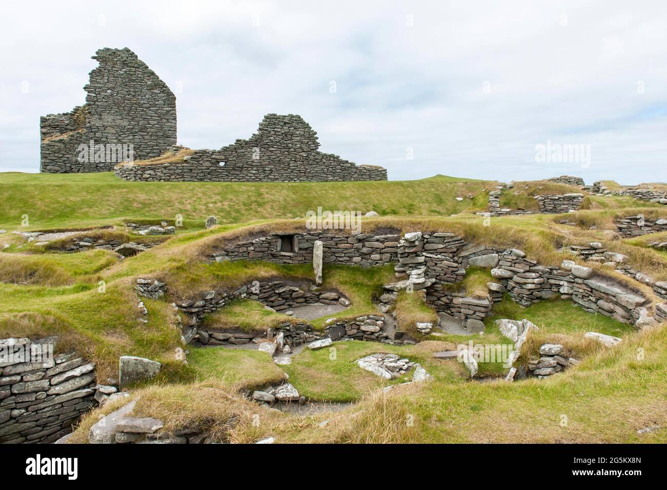Archaeology, prehistoric archaeological site, Bronze Age building in