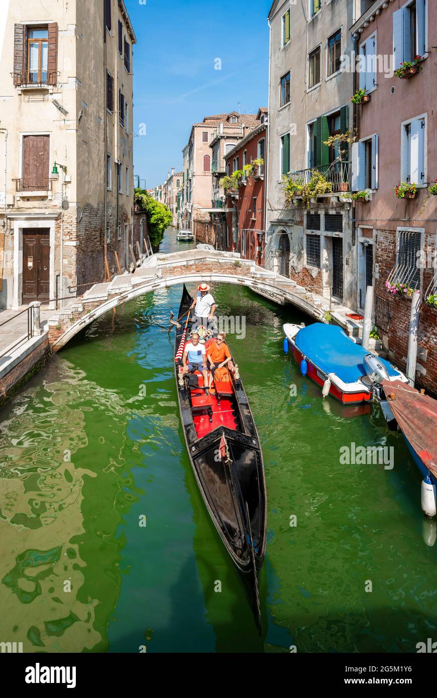 Venetian gondola gondolier on hi-res stock photography and images - Alamy