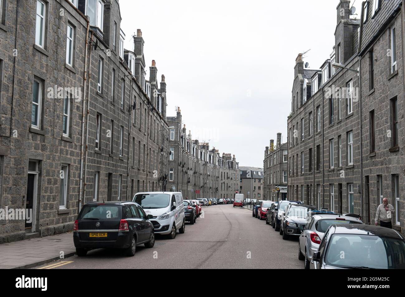 Uniform grey granite houses, street of Victorian era houses, Urquhart Rd, Roslin St, city centre, Aberdeen, Scotland, United Kingdom, Europe Stock Photo