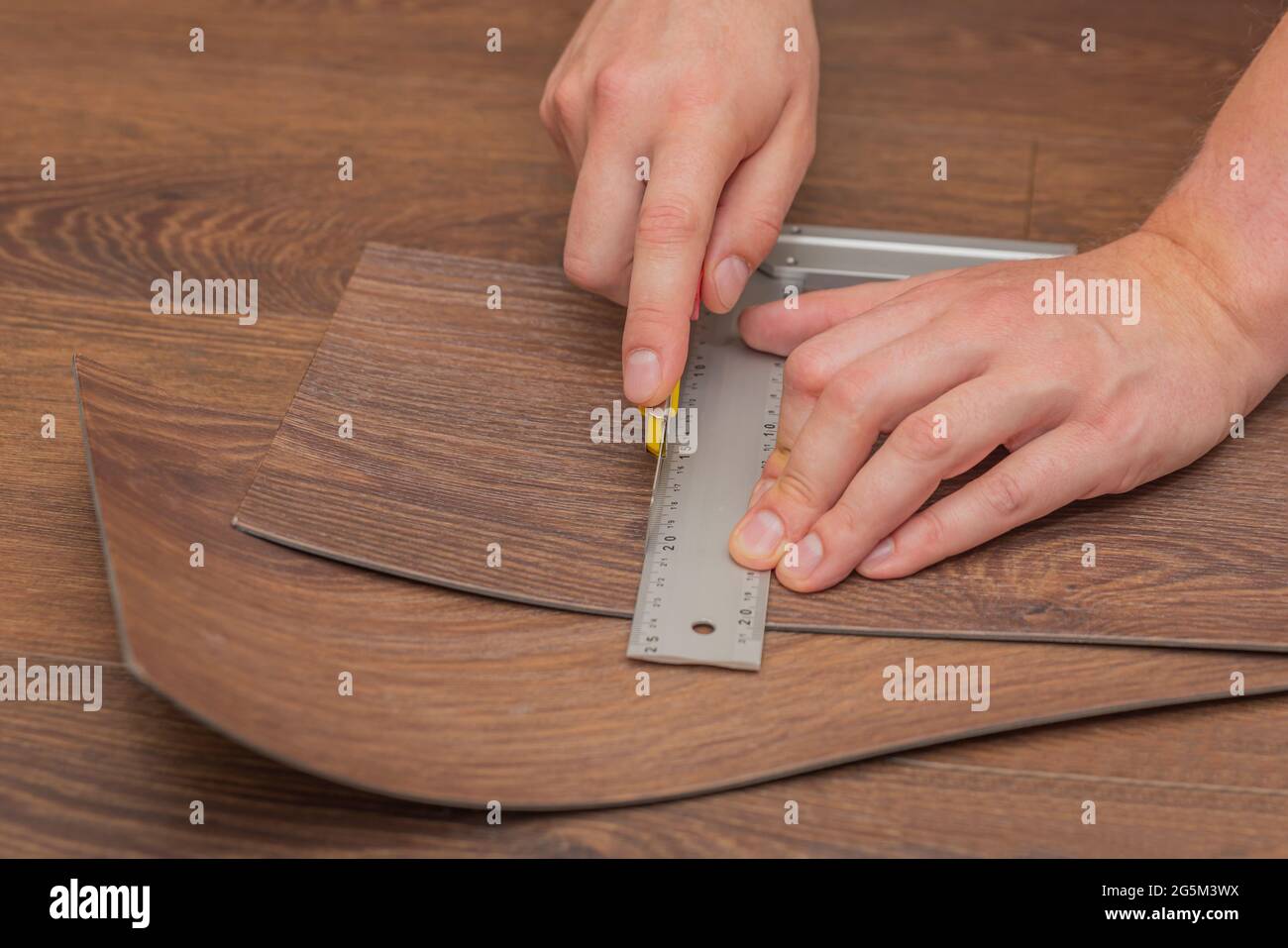 The process of laying vinyl flooring in public places, cutting brown