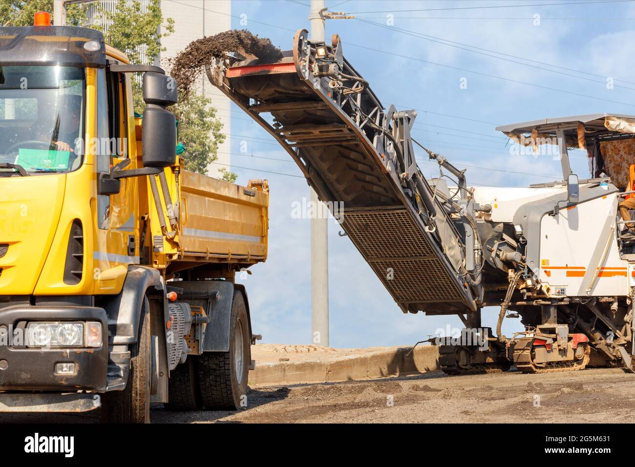 Machine for removing asphalt hires stock photography and images Alamy