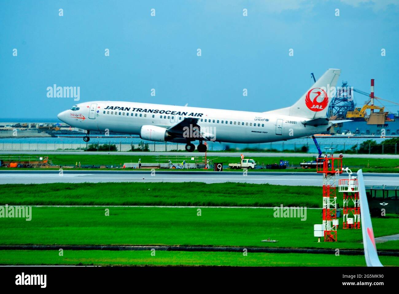 Japan Transocean Air, JTA, Boeing B-737/400, JA8991, Landing, Naha Airport, Naha, Okinawa, Ryukyu Islands, Japan Stock Photo