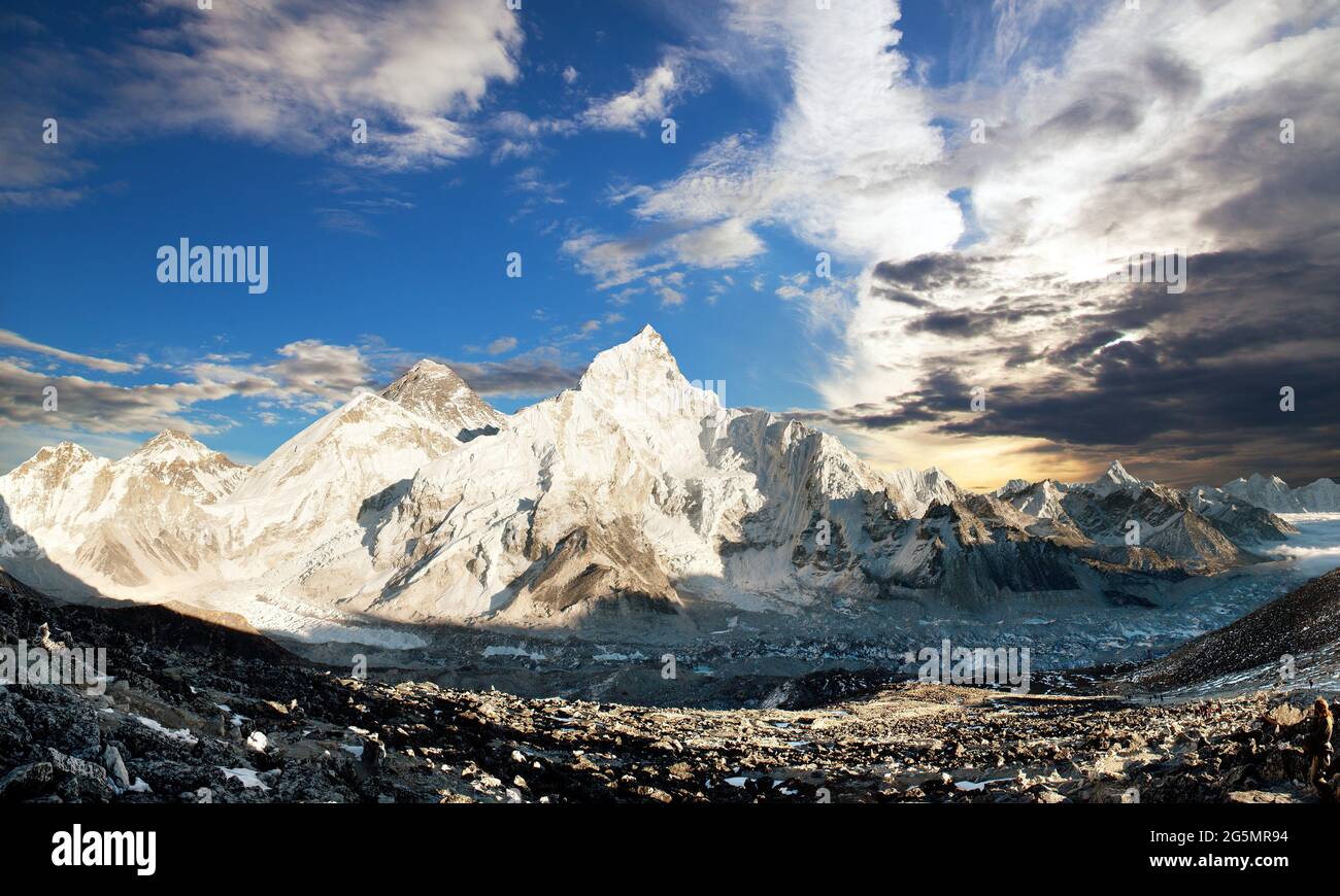 Evening Panoramic View Of Mount Everest With Beautiful Sunset Clouds ...