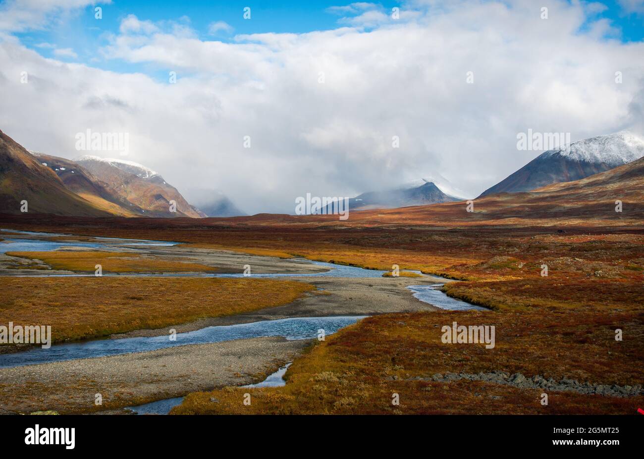 Stupendous view of a valley crossed by Kungsleden trail between Salka and Singi, Swedish Lapland, mid-September, 2020 Stock Photo