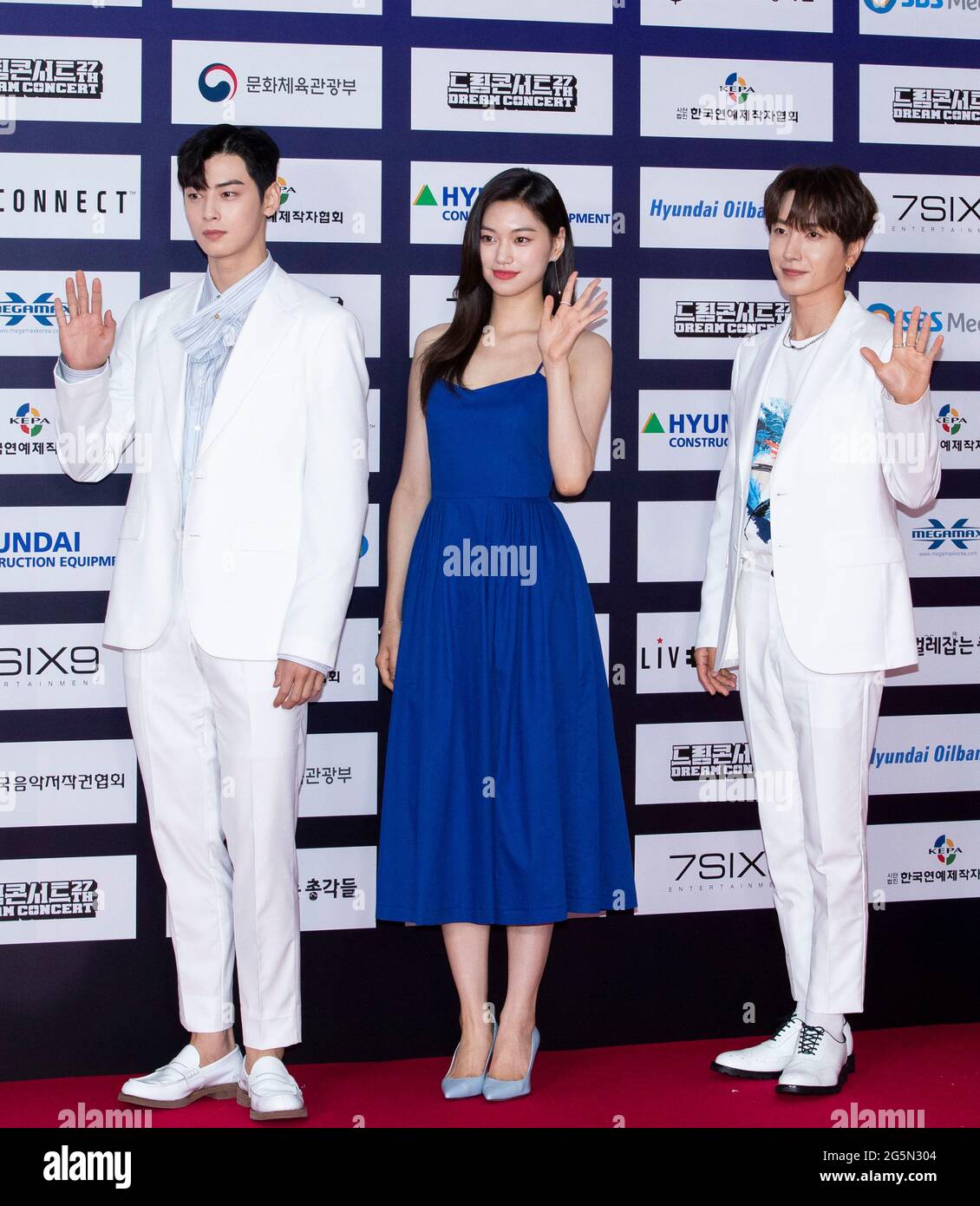 Seoul South Korea 26th June 21 L To R Mc Cha Eun Woo Kim Do Yeon And Lee Teuk Attend A Photo Call For Before Their Live Concert 27th Dream Concert At The Sangam
