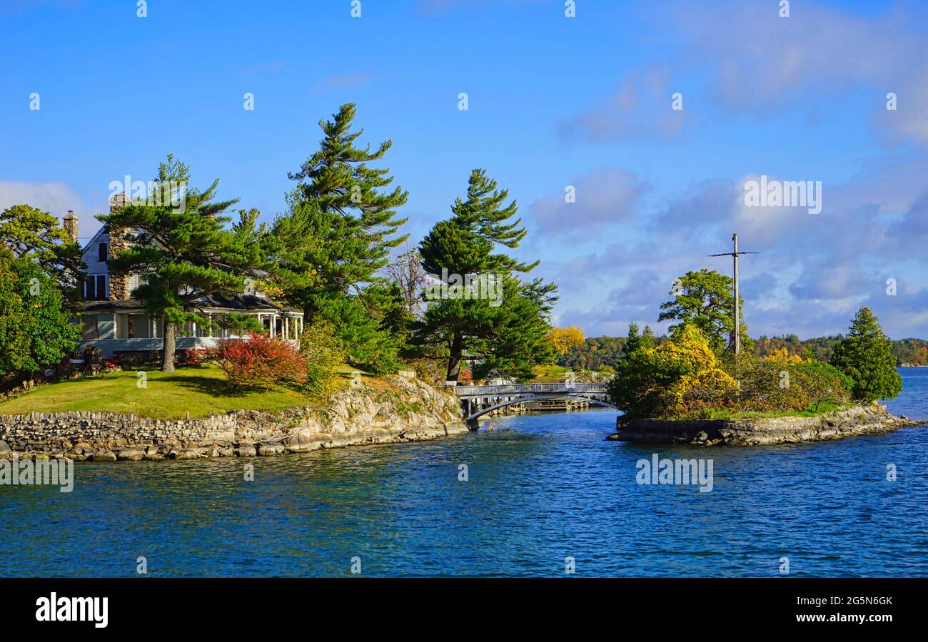 House on the Thousand Islands, Ontario, Canada.Autumn in the Thousand Islands at the St. Lawrence River. New York State, 2016. Stock Photo